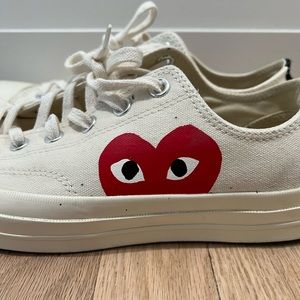COMME DES GARCONS PLAY
Converse Large Emblem Low Top Canvas Sneakers